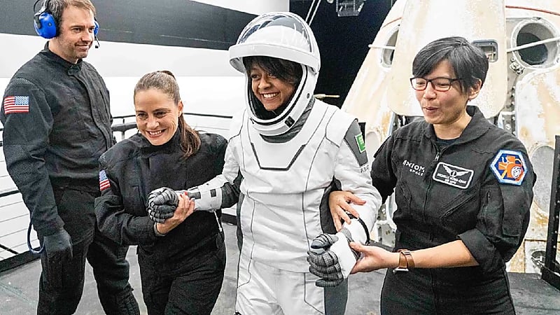 ريانة برناوي: الحمد لله على التَمام والوصول لكوكب الأرض بسلام