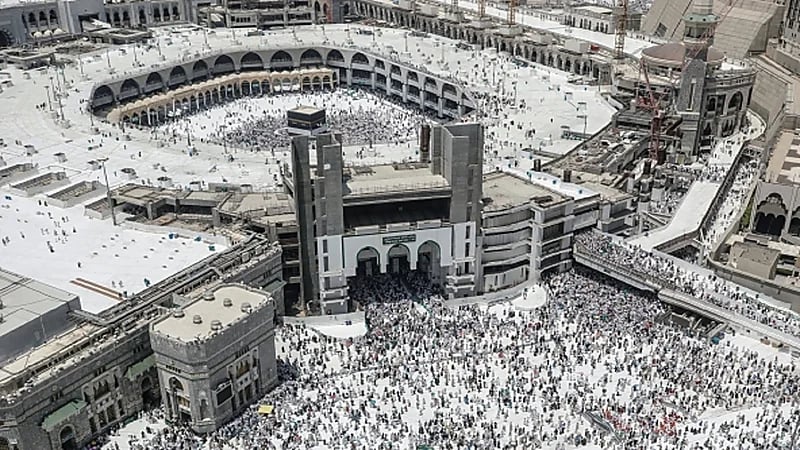 أسرار عملية "خطوة خطوة" لتحرير الحرم المكي من أيدي جماعة جهيمان.. فيديو