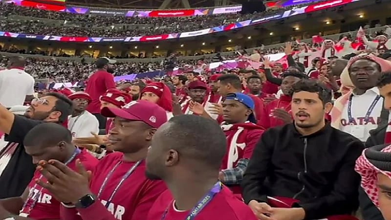 أهازيج الهلال حاضرة في مدرجات قطر أمام لبنان .. فيديو