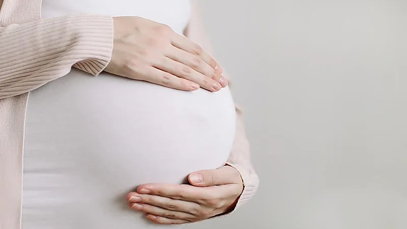 سيدة تزيف حملها 17 مرة للحصول على إعانات لمدة 24 عاما