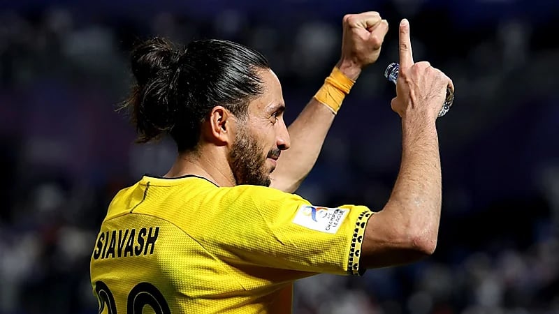 تغريم مدافع سباهان بسبب استفزازه لجماهير الهلال