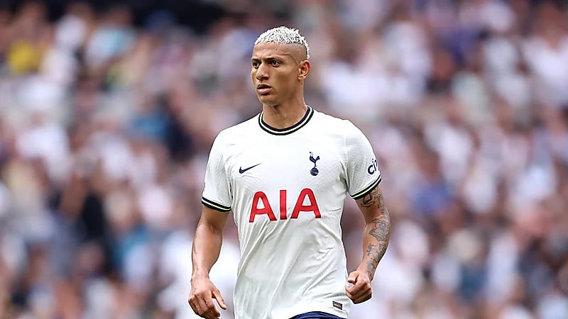 القادسية يجهز عرضا مغريا لضم مهاجمين برازيليين