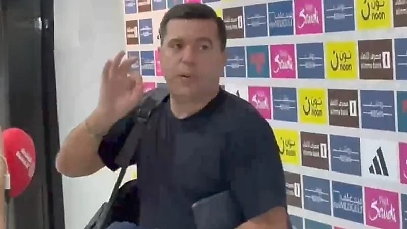 مدرب ضمك منفعلاً : لو تحدثت ستكون هنالك مشكلة كبيرة .. فيديو