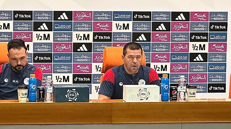 مدرب ضمك يهاجم التحكيم بعد الخسارة من الأهلي