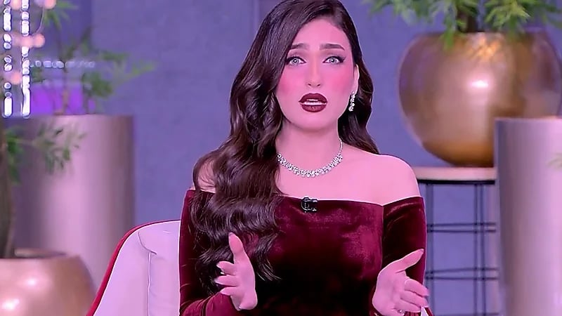 ياسمين عز : قولي لجوزك البصة في عيونك بتشبعني ..فيديو