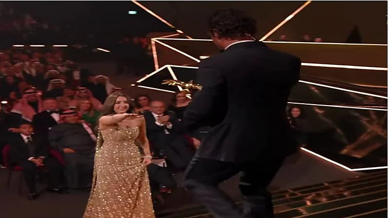 هنا الزاهد تطلب المساعدة من ماثيو ماكونهي في "جوي أووردز".. فيديو