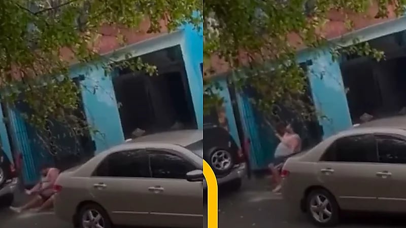 صاعقة تضرب رجلاً أثناء لعبه تحت المطر .. فيديو