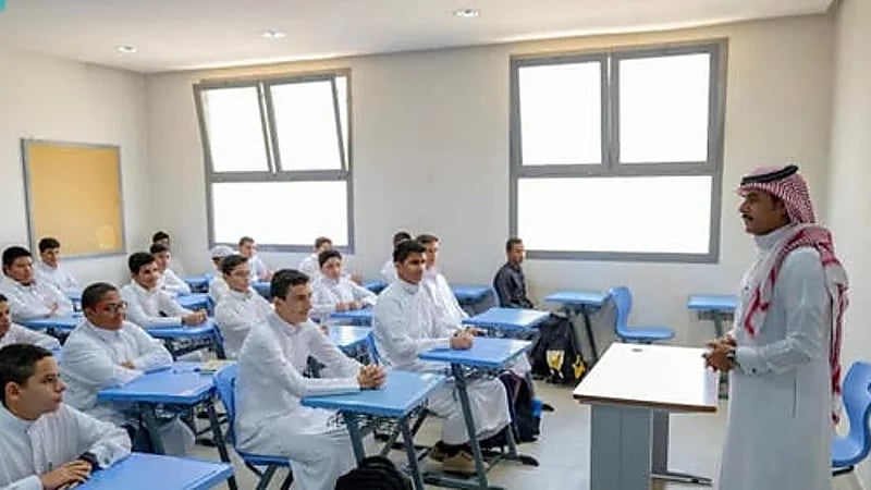 الحمادي: أغلب الطلاب يعانون من الاكتئاب ويزورون العيادات النفسية .. فيديو