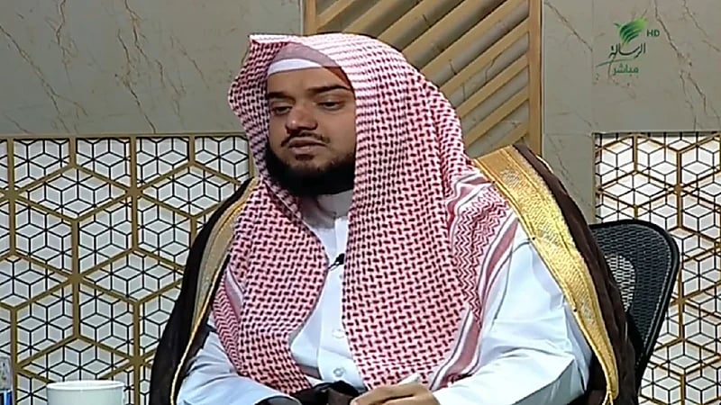 توضيح حول حق الزوج في منع زوجته من الحج مع محرم.. فيديو