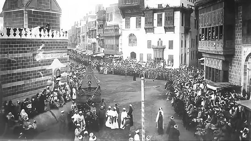 لقطات نادرة من مكة: لحظات استقبال المحمل وكسوة الكعبة