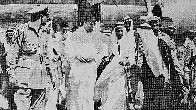 صورة نادرة للملك سعود وهو في طريقه لأداء مناسك الحج قبل 60 عامًا