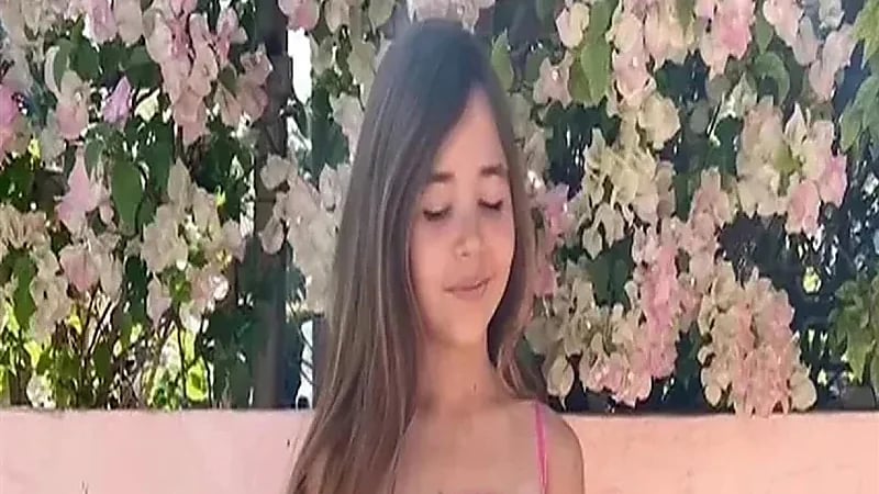 قرش يهاجم طفلة ويمزق يدها