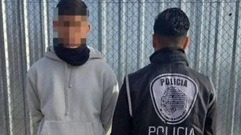 اعتقال لاعب كرة قدم خلال مباراة فريقه لتورطه في قضية قتل