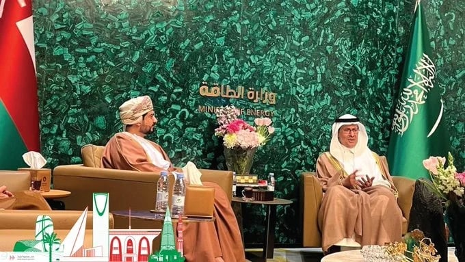 وزير الطاقة يبحث مع وزير التجارة العماني تطوير مشاريع صناعية بين البلدين