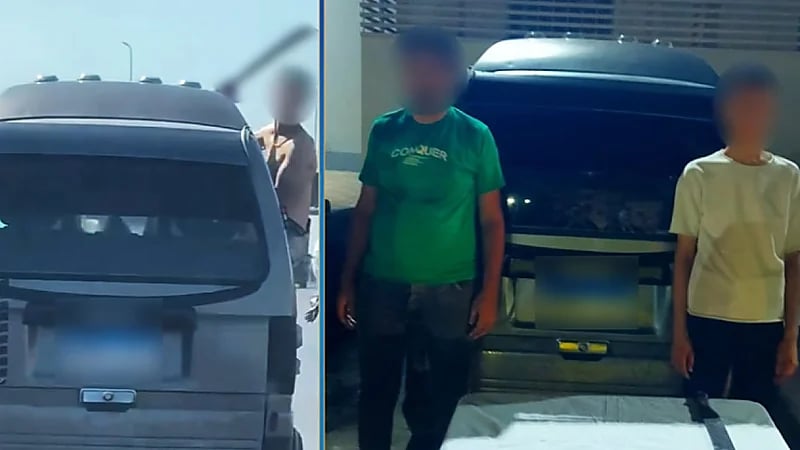 شاب عارٍ ومسلح يثير الذعر على طريق سريع .. فيديو