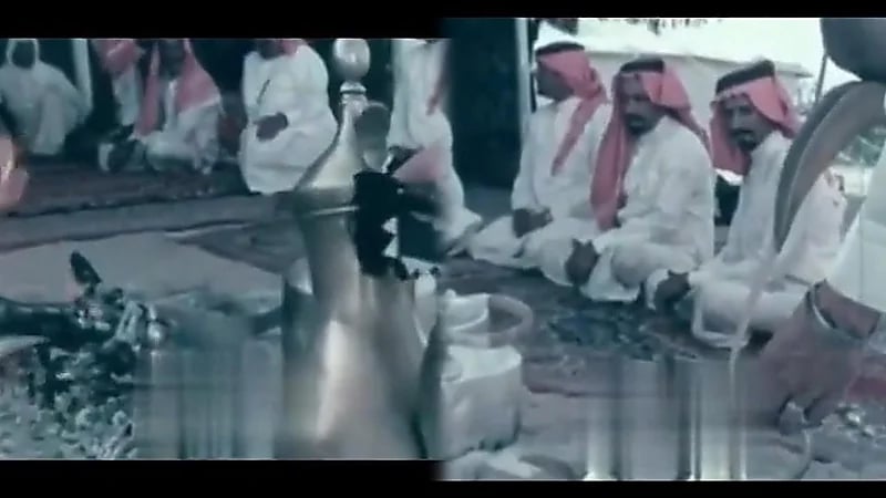 مقطع نادر للأمير سعود بن عبد المحسن في رحلة برية ومقناص