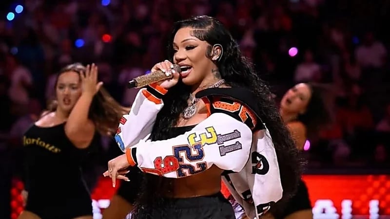 الشرطة تعتقل مغنية شهيرة بعد بلاغها عن سطو على منزلها