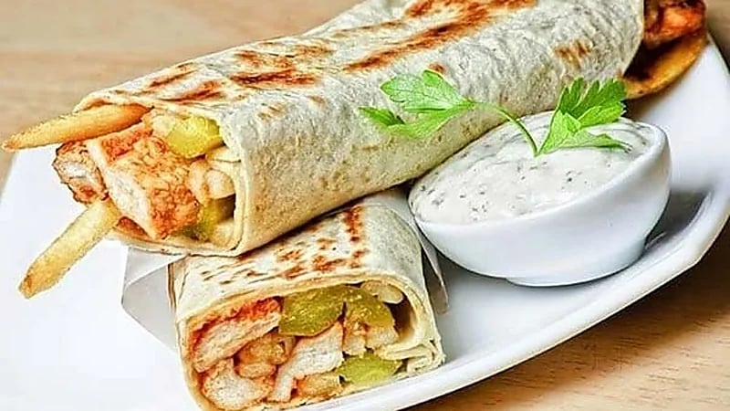 الأحمدي يحذر: سندوتش شاورما يعادل يومًا كاملًا من السعرات للنساء .. فيديو