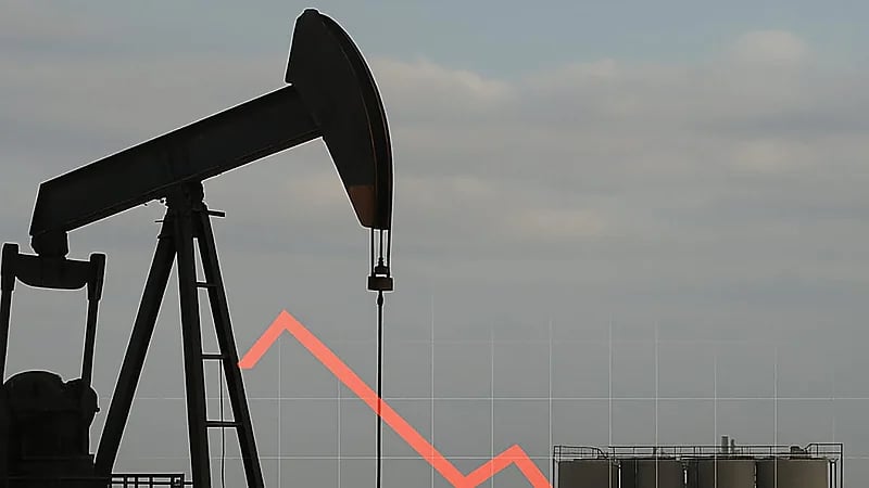 أسعار النفط تهبط بأكثر من 1% عند الإغلاق