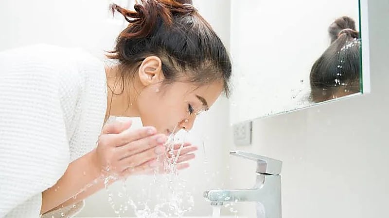 ‏‏5 فوائد لمسح الوجه بعد الاستيقاظ