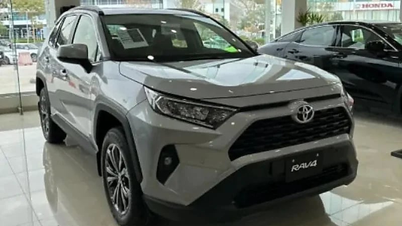 سعر ومواصفات تويوتا راف فور 2025 في المملكة