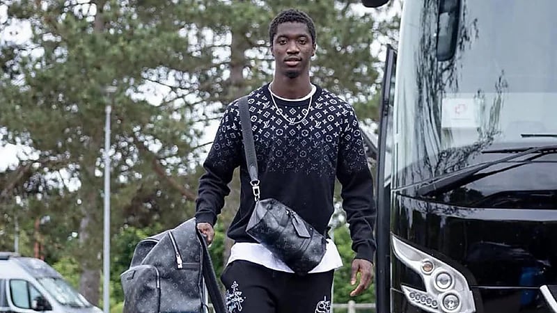 وفد اتحادي في باريس بانتظار محمدو دومبيا لإتمام الصفقة