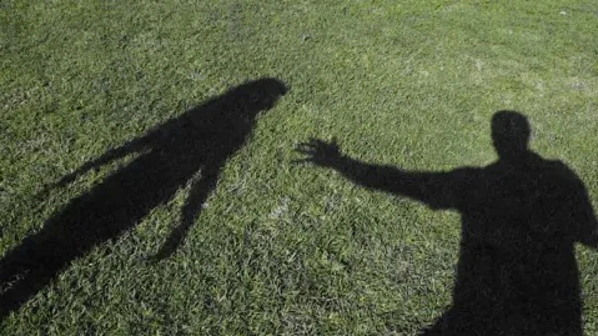 فتاة تتعرض لمحاولة اختطاف في وضح النهار