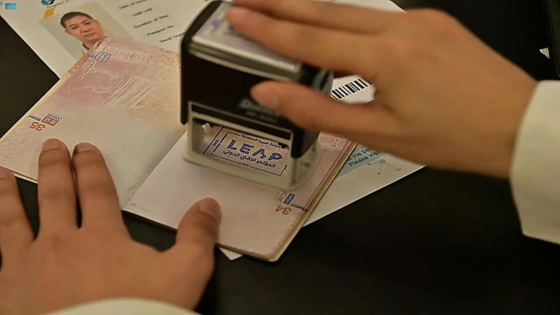 ختم سعودي "LEAB" على جوازات القادمين من الخارج