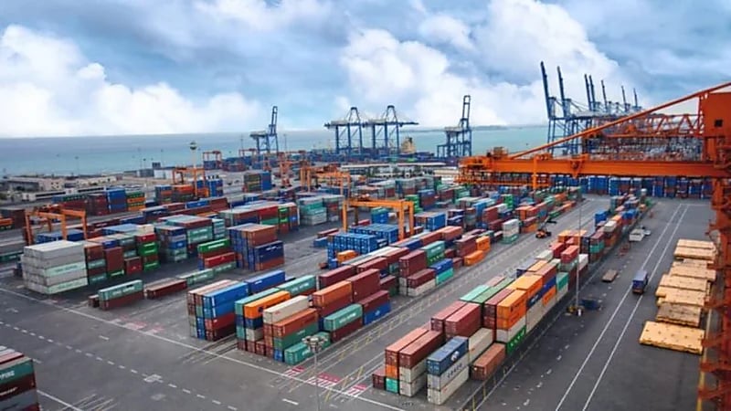 إقامة مزاد لبيع بضائع منوعة بجمرك مطار حائل