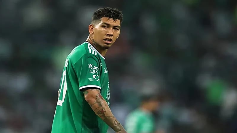 فيرمينو يقترب من الرحيل عن الأهلي