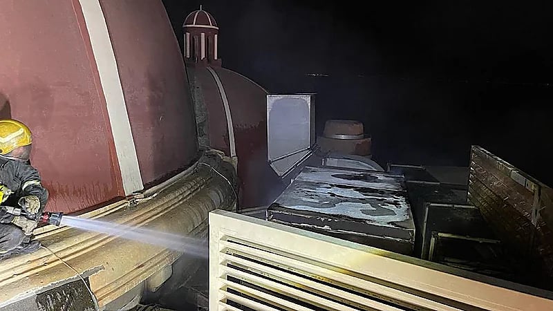 مدني الخبر يخمد حريقًا في وحدة تكييف بأحد المطاعم