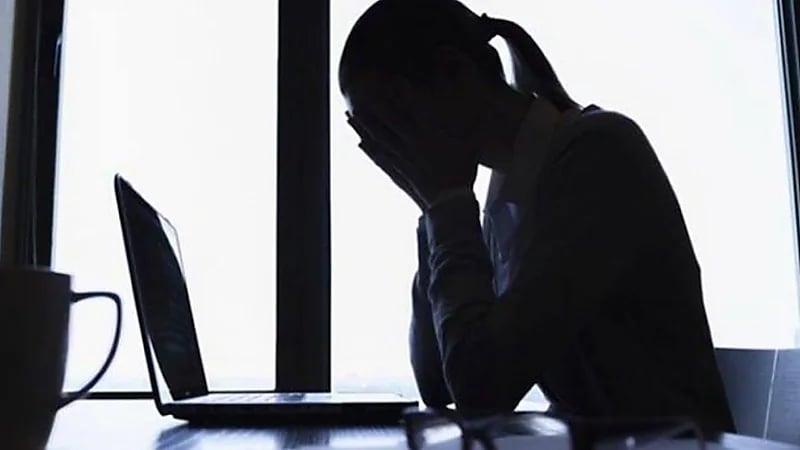 ‎السجن عامان وغرامة مالية لفتاة ابتزت صديقتها بنشر صورها