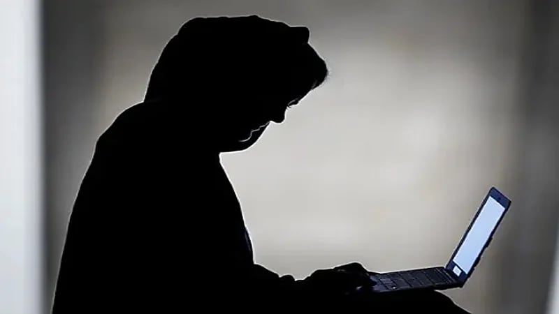 مستشار قانوني يروي قصة تعرض فتاة لاستغلال إلكتروني.. فيديو