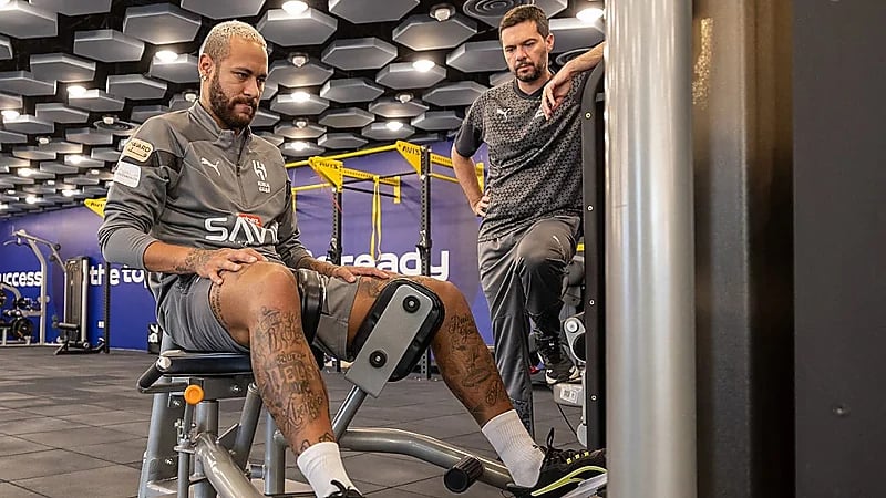 نيمار يواصل برنامجه التأهيلي في مقر الهلال .. صور