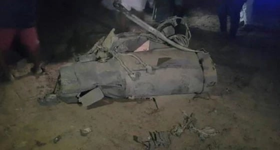 بالفيديو.. بقايا حطام الصاروخ الحوثي الذي استهدف جازان