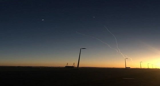 بالفيديو.. قوات الدفاع تعترض صاروخا باليستيا فوق نجران