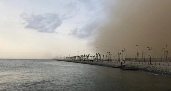 موجة غبار ورياح شديدة تجتاح جازان