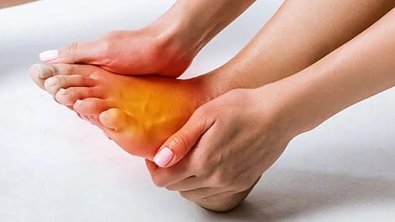 أسباب حرارة القدمين والألم الشديد خاصة أثناء الليل