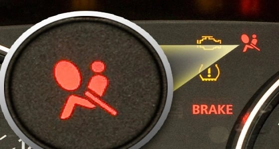 4 أسباب لإضاءة لمبة الوسادة الهوائية وكيفية إطفائها