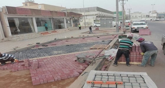 بالصور.. بدء أعمال السفلتة والأرصفة بعدة أحياء في نجران