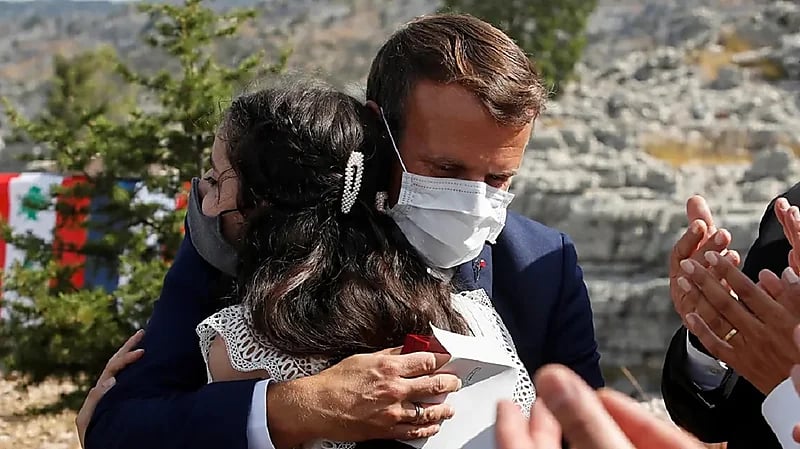 مأساة طفلة لبنانية فقدت أمها بانفجار بيروت ووالدها في حادث مروحية