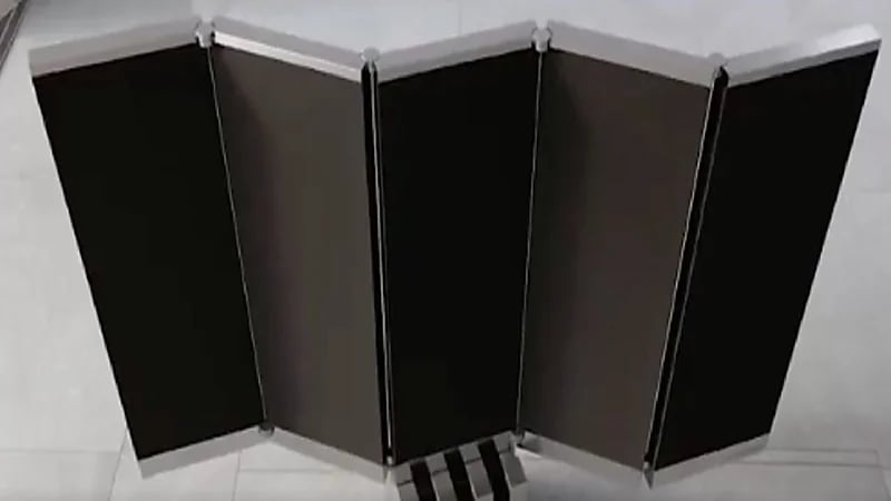 تلفزيون بشاشة يمكن طيه وإخفاؤه تحت الأرض