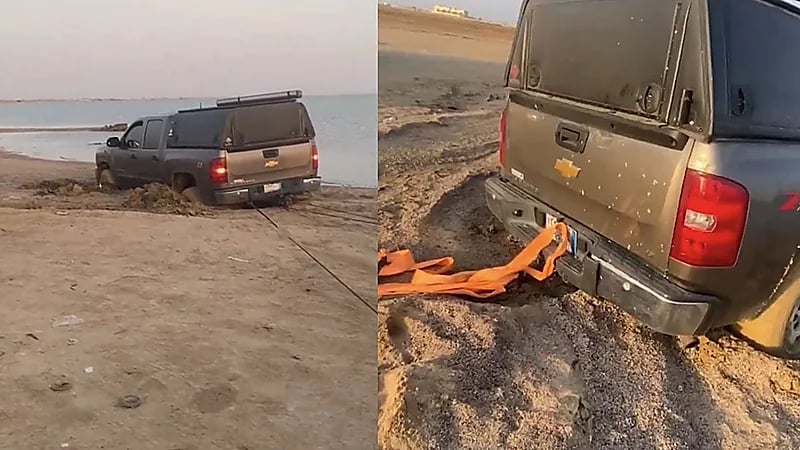 إنقاذ سيارة تخص عائلة علقت في صبوخ درة العروس بجدة .. فيديو