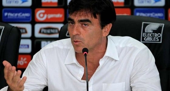 جوستافو يستدعي الرباعي الأولمبي لتعويض غياب الدوليين