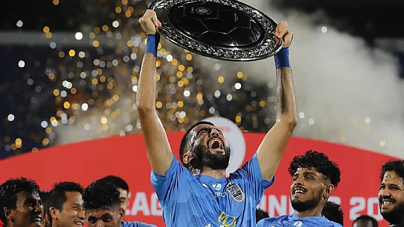 مومباي سيتي يحتفل بلقب الدوري الهندي بزراعة أشجار