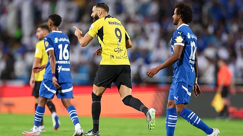 الاتحاد يطالب بطاقم تحكيم أجنبي بالكامل في كلاسيكو الهلال