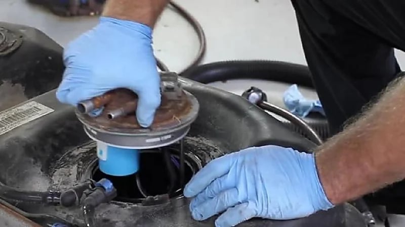 أضرار ترك خزان الوقود في السيارة شبه فارغ