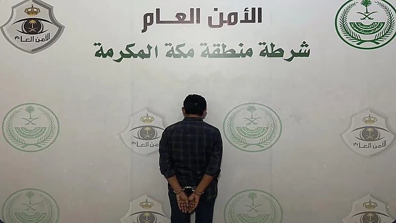 القبض على مقيم بحوزته الشبو المخدر واعتدائه بالضرب على آخر بجدة.. فيديو