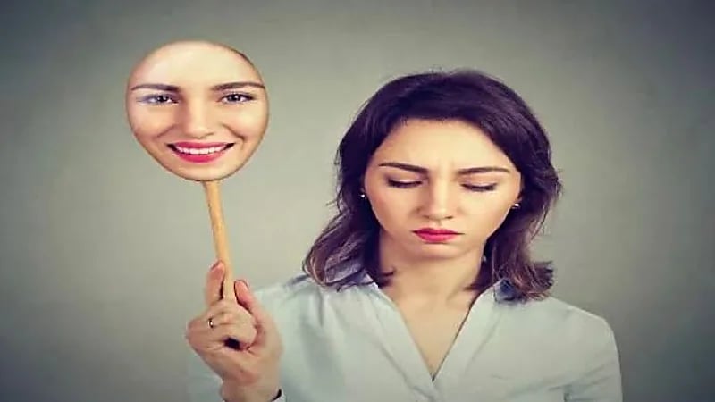 "سعود الطبية": الاكتئاب المُبتسم يتمثل بكون الشخص مبتسماً من الخارج وحزين من الداخل