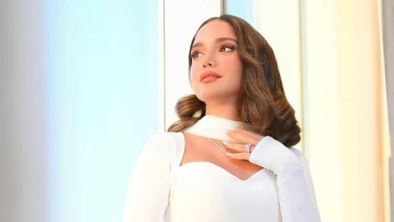 رنا رئيس تفاجئ الجميع بموعد زفافها